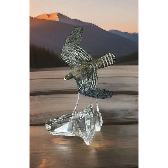 Vtg Franklin Mint Alaskan Frontier Wildlife Sculpture “Hawk” - Picture 1 of 4